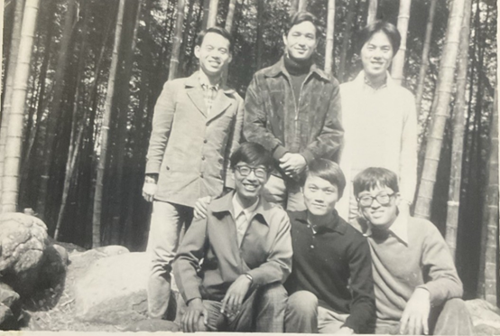 圖二:溪頭,前排左一為白老師(黃中偉學長提供,民68年)